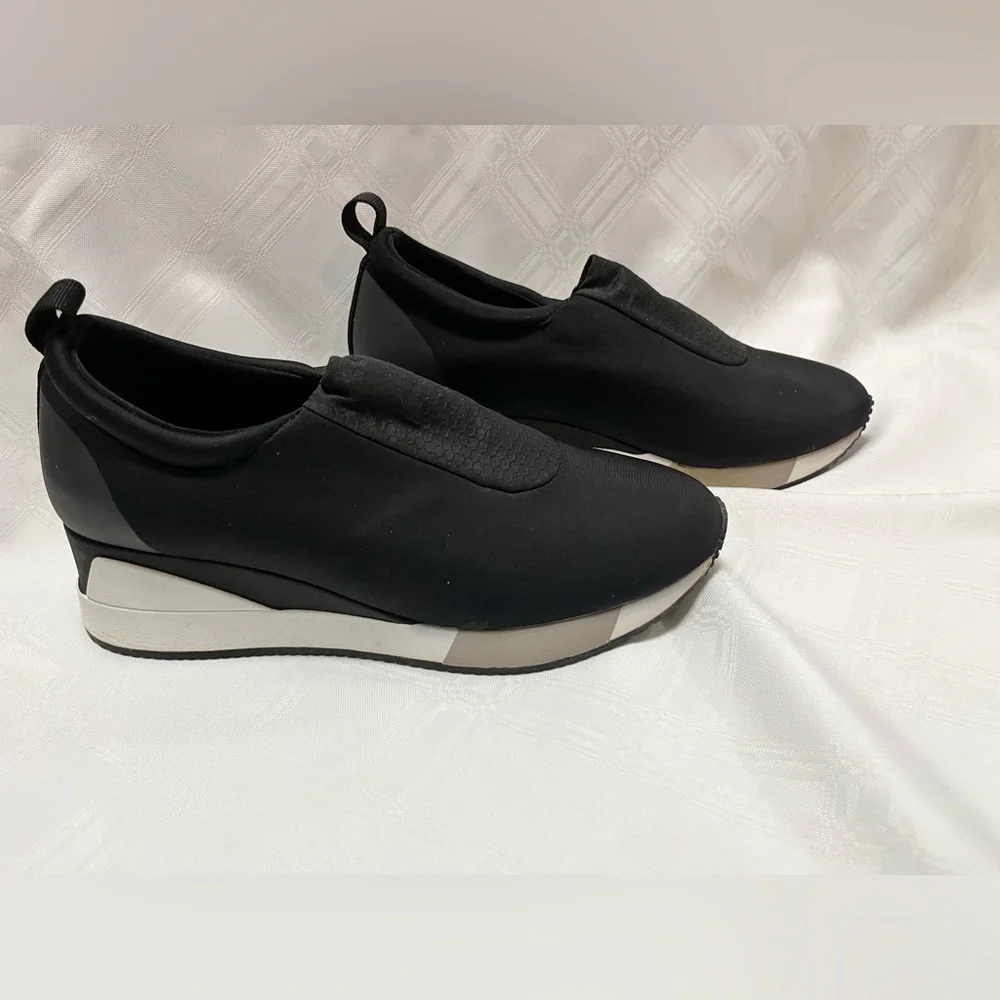 9.5 Alfani Walking Shoe - Picture 3 of 9